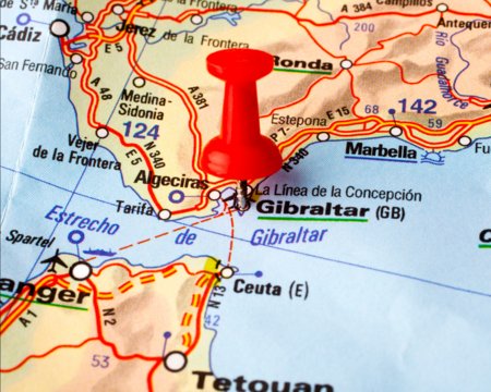 Pro námořníky plující na Gibraltar je důležitý tip na kotvení