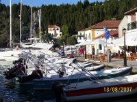 Cafés u. Bootsverleih in Lakka auf Paxos - zum Vergrößern klicken